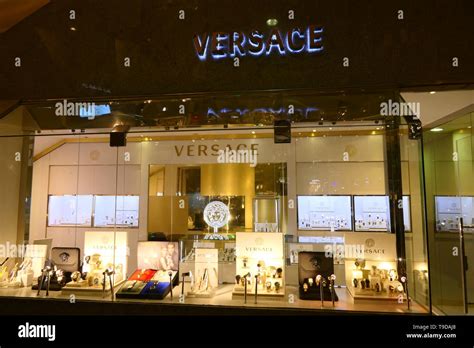 versace riyadh boutique